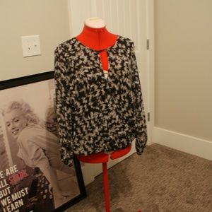 Vince Camuto Long sleeve blouse